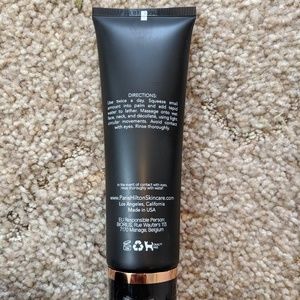 Paris Hilton Makeup - Paris Hilton Pro D.N.A Cleansing Gel Paris Hilton Makeup - Paris Hilton Pro D.N.A Cleansing Gel